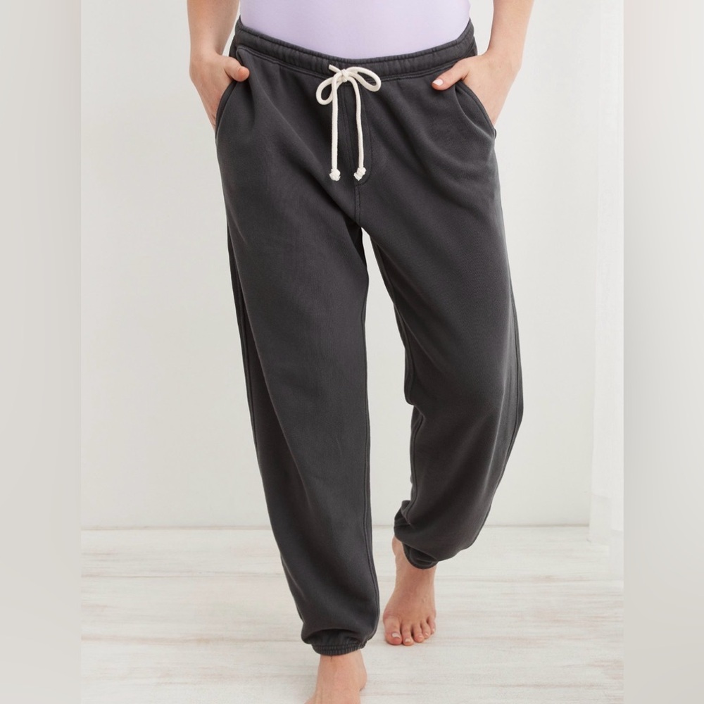 American eagle aerie Woman’s joggers size medium smoked gray boyfriend jogger